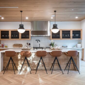 Wood Kitchen Cabinets and Kitchen Island